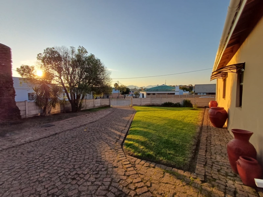 To Let 3 Bedroom Property for Rent in Albertinia Western Cape